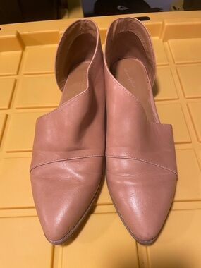 Universal Thread Tan Pointed D'Orsay Flats